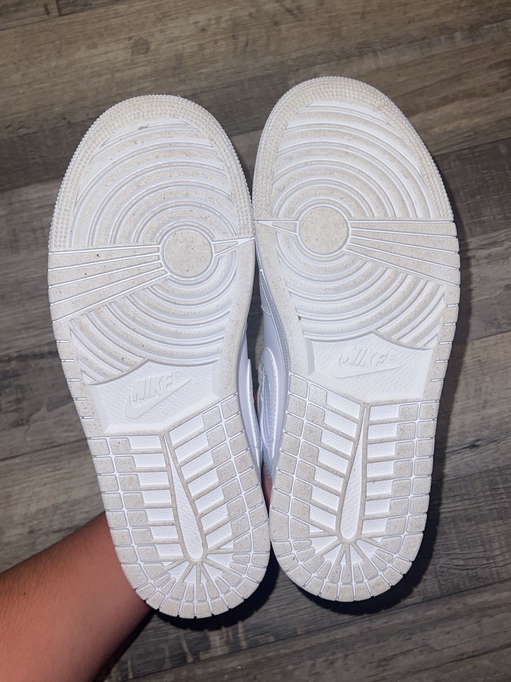 Nike Air Jordan 1 Mid in White - Picture 4 of 4